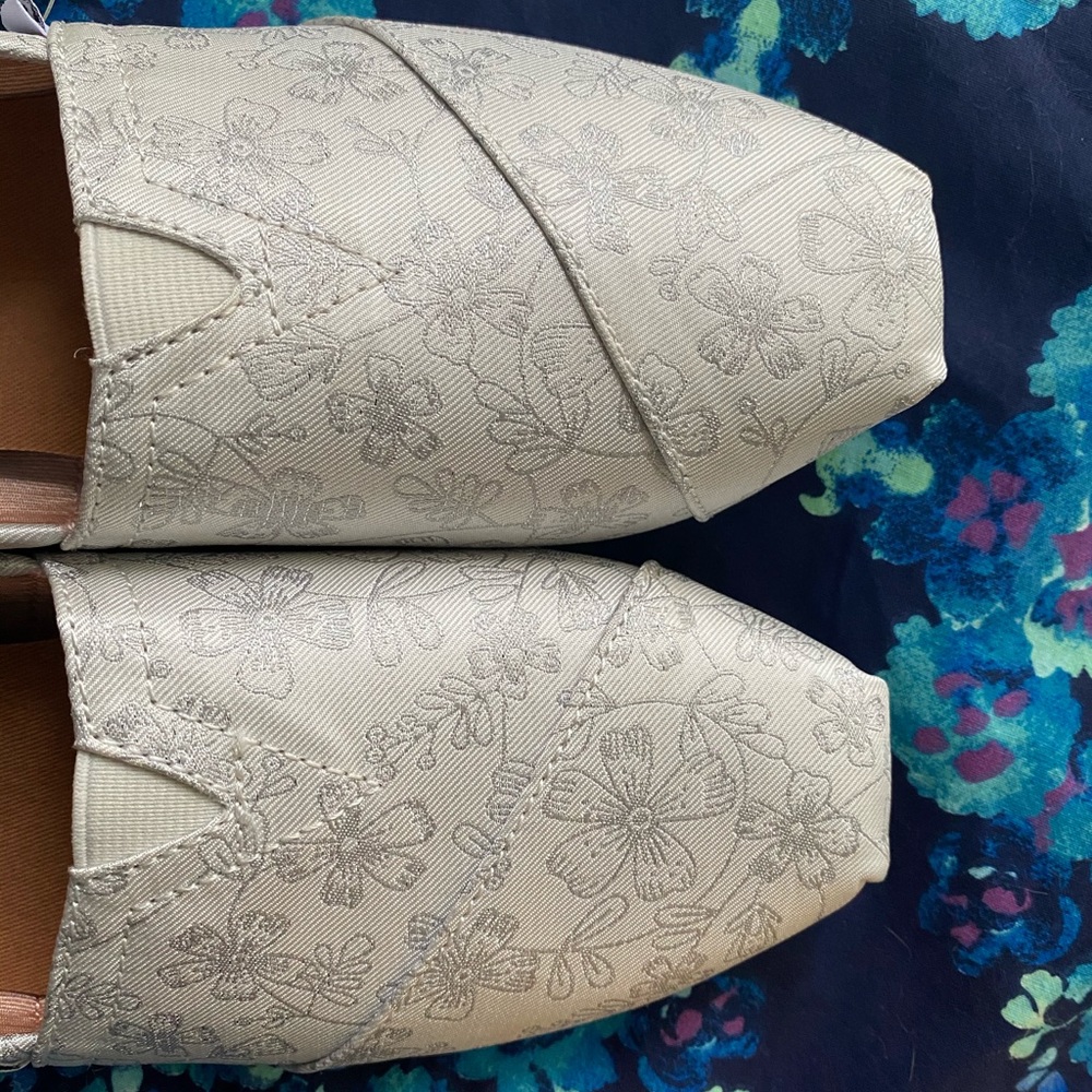 Toms Ivory Silver Floral Jacquard Women’s Classics